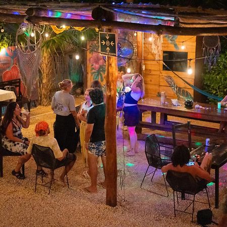 Mapache Hostel & Camping 홀박스아일랜드 외부 사진