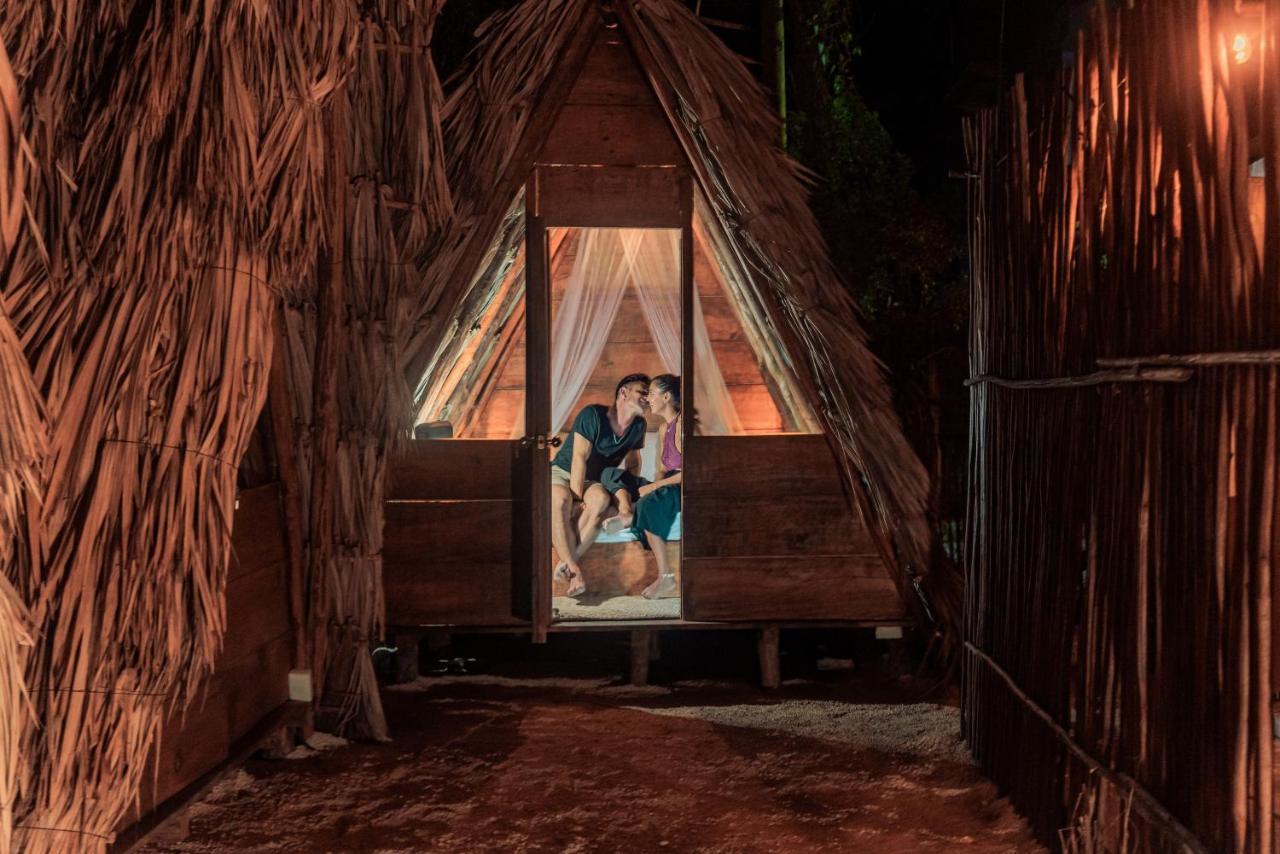Mapache Hostel & Camping 홀박스아일랜드 외부 사진