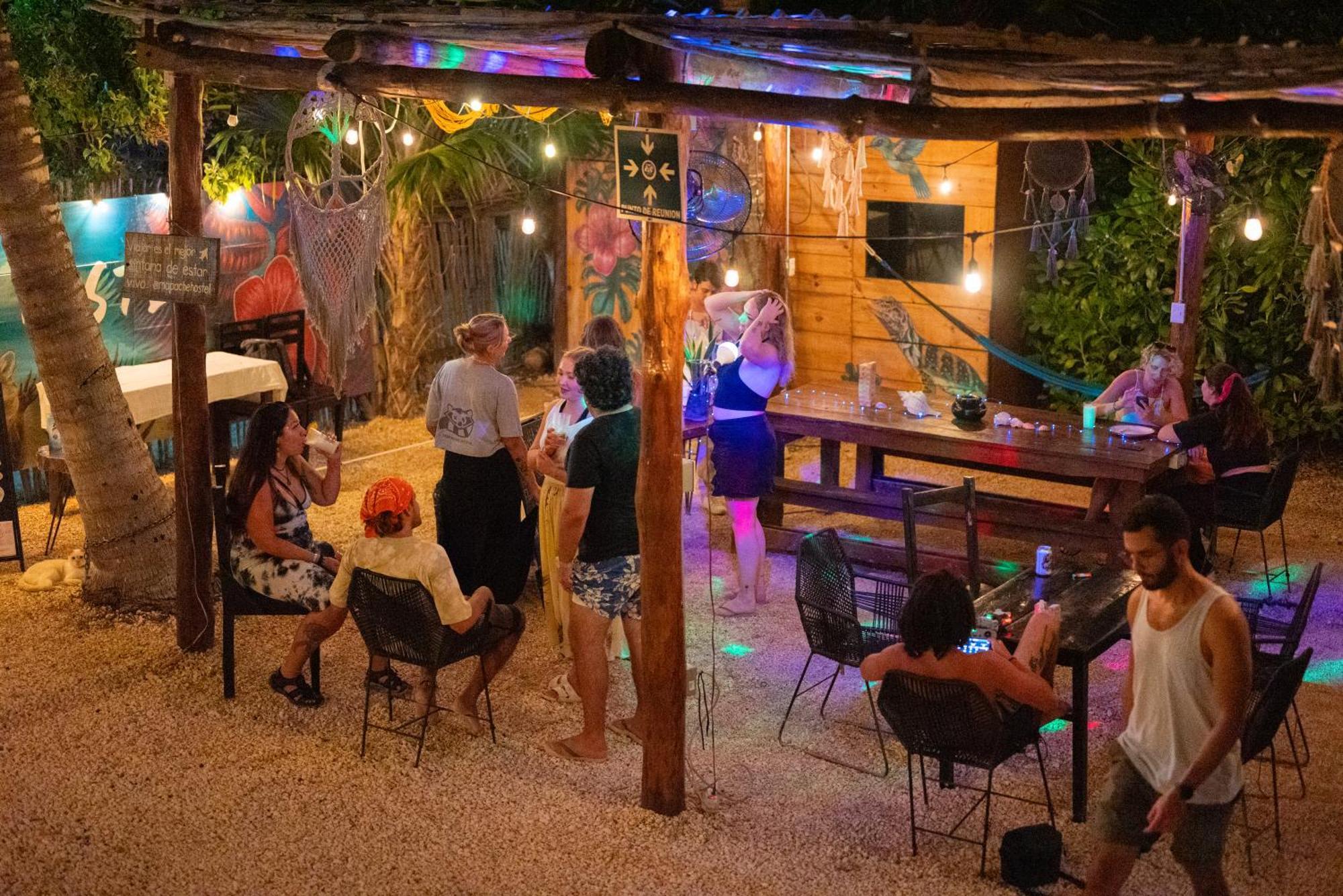 Mapache Hostel & Camping 홀박스아일랜드 외부 사진