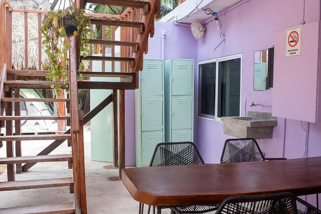Mapache Hostel & Camping 홀박스아일랜드 외부 사진